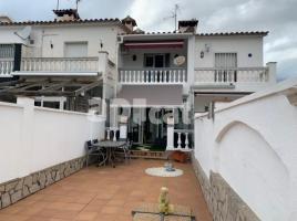 дома (Рядный дом), 104.00 m², Calle Empúries C, 5