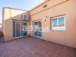 Àtic, 100.00 m², حافلة قرب والقطار