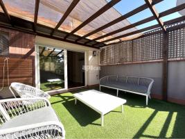 إيجار unifamiliar aïllada, 189.00 m², جديد تقريبا