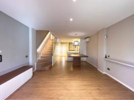إيجار unifamiliar aïllada, 189.00 m², جديد تقريبا