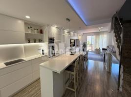 (unifamiliar adossada), 221 m², presque neuf, Zona