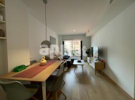 Flat, 54.00 m², close to bus and metro, almost new