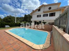 Casa (unifamiliar aislada), 230.00 m², cerca de bus y tren, seminuevo