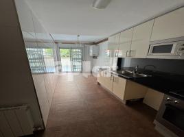 Pis, 116.00 m², حافلة قرب والقطار, جديد تقريبا