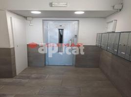 Piso, 82.00 m², cerca bus y metro