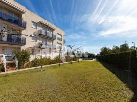 Flat, 104.00 m², near bus and train, almost new