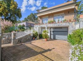 Casa (chalet / torre), 227.00 m², seminuevo