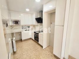 Pis, 120.00 m², près de bus et de train