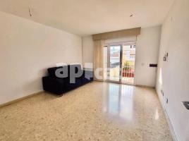 Pis, 120.00 m², près de bus et de train