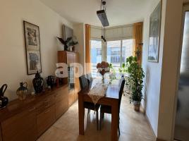 Pis, 94.00 m², près de bus et de train