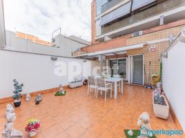 Dúplex, 112.00 m², près de bus et de train, presque neuf