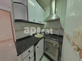 Pis, 54.00 m², 附近的公共汽車和火車