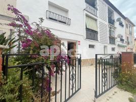 Piso, 110.00 m², cerca de bus y tren