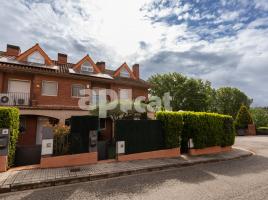 Houses (terraced house), 243.00 m², near bus and train, almost new