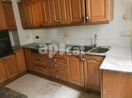 Pis, 117.00 m², prop de bus i tren