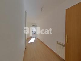 Flat, 125.00 m², near bus and train, almost new