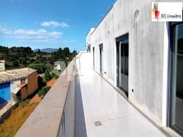 Àtic, 96.00 m², près de bus et de train, presque neuf