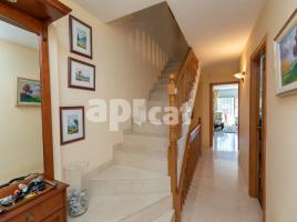 Houses (terraced house), 263.00 m², near bus and train
