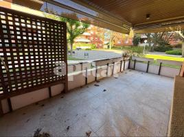 Pis, 125.00 m², près de bus et de train