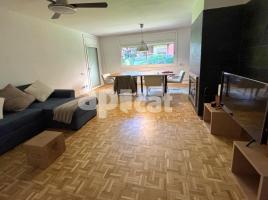 Pis, 125.00 m², près de bus et de train