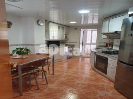 Pis, 138.00 m², prop de bus i tren