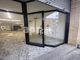 For rent business premises, 120.00 m², near bus and train