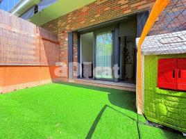 Flat, 85.00 m², near bus and train, almost new