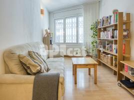 Pis, 84.00 m², près de bus et de métro