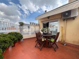 Àtic, 75.00 m², prop bus i metro