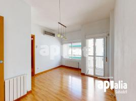 Pis, 76.00 m², près de bus et de train