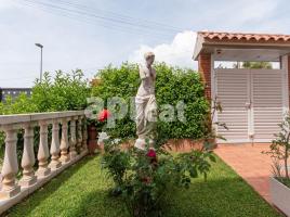 Houses (detached house), 218.00 m², near bus and train, almost new