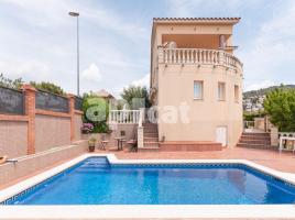 Houses (detached house), 218.00 m², near bus and train, almost new