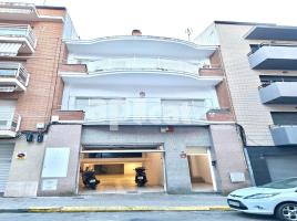  (unifamiliar aïllada), 608.00 m², près de bus et de train