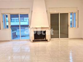  (unifamiliar aïllada), 608.00 m², près de bus et de train