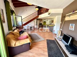 дуплекс, 104.00 m², pядом автобусный и железнодорожный, почти новый