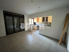 Pis, 85.00 m², حافلة قرب والقطار, جديد تقريبا