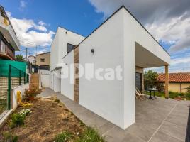 New home - Houses in, 140.00 m², near bus and train, new