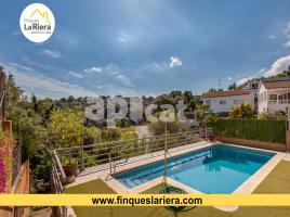  (unifamiliar aïllada), 236.00 m², حافلة قرب والقطار