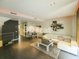 Casa (unifamiliar adosada), 223.00 m², cerca de bus y tren, seminuevo