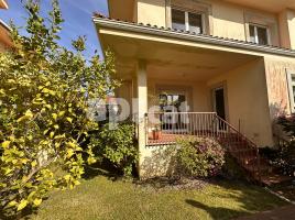 Louer  (unifamiliar adossada), 327.00 m², presque neuf, Calle As Lameiriñas