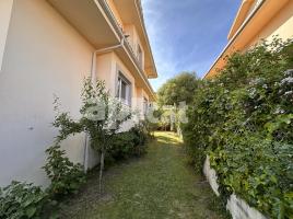 Louer  (unifamiliar adossada), 327.00 m², presque neuf, Calle As Lameiriñas