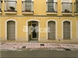 Flat, 101.00 m², near bus and train, almost new