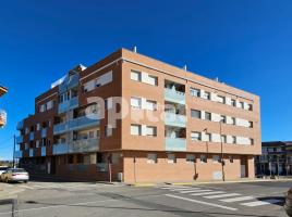 Flat, 65.00 m², near bus and train, almost new