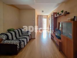 Flat, 65.00 m², near bus and train, almost new