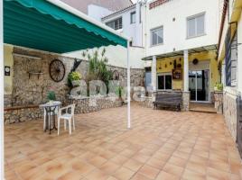 (unifamiliar aïllada), 560.00 m², près de bus et de train
