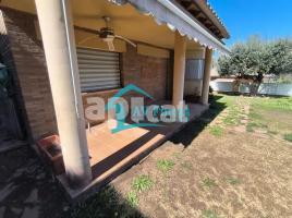 Casa (unifamiliar aislada), 190.00 m², cerca de bus y tren, seminuevo