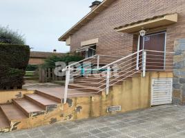 Casa (unifamiliar aislada), 190.00 m², cerca de bus y tren, seminuevo