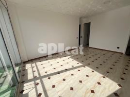 Pis, 61.00 m², près de bus et de train