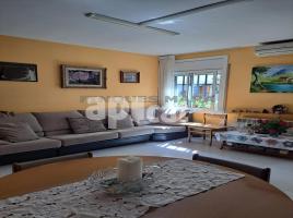 Pis, 85.00 m², prop de bus i tren, Les roquetes