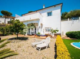 Casa (unifamiliar adosada), 325 m², seminuevo, Zona